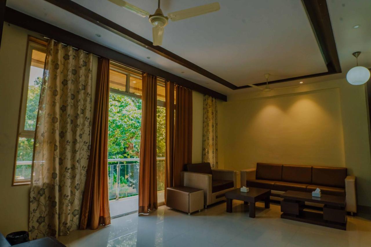 فندق ماهاباليشوارفي  The Oak Woods المظهر الخارجي الصورة