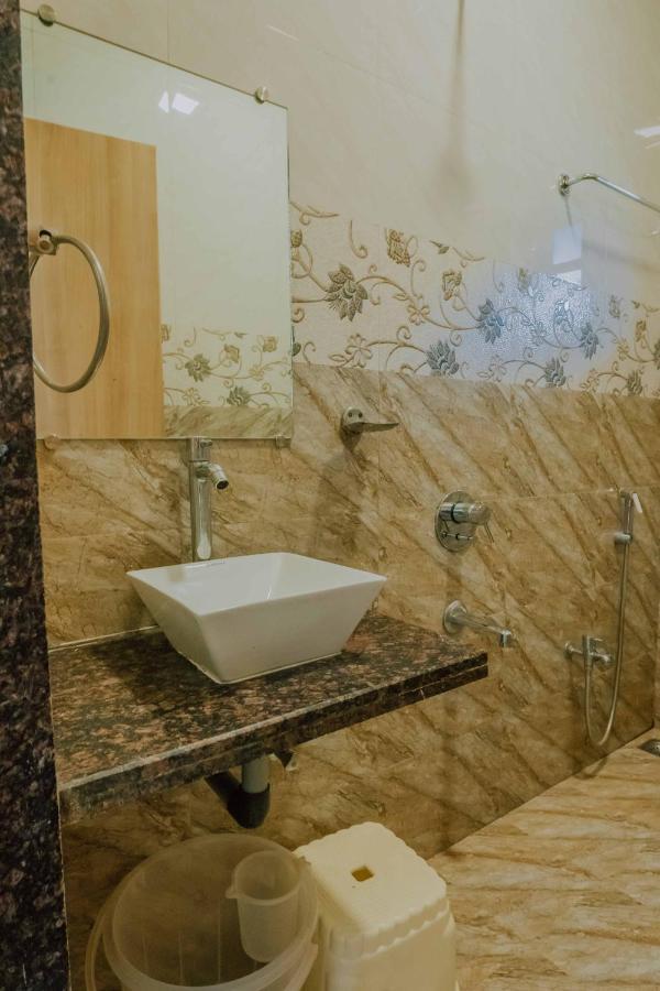فندق ماهاباليشوارفي  The Oak Woods المظهر الخارجي الصورة