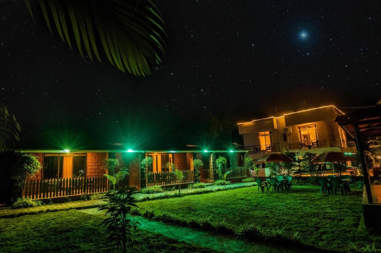 فندق ماهاباليشوارفي  The Oak Woods المظهر الخارجي الصورة