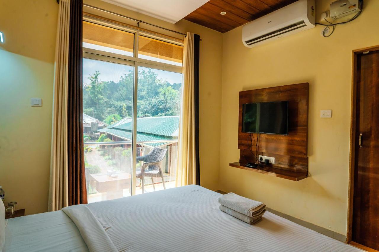 فندق ماهاباليشوارفي  The Oak Woods المظهر الخارجي الصورة