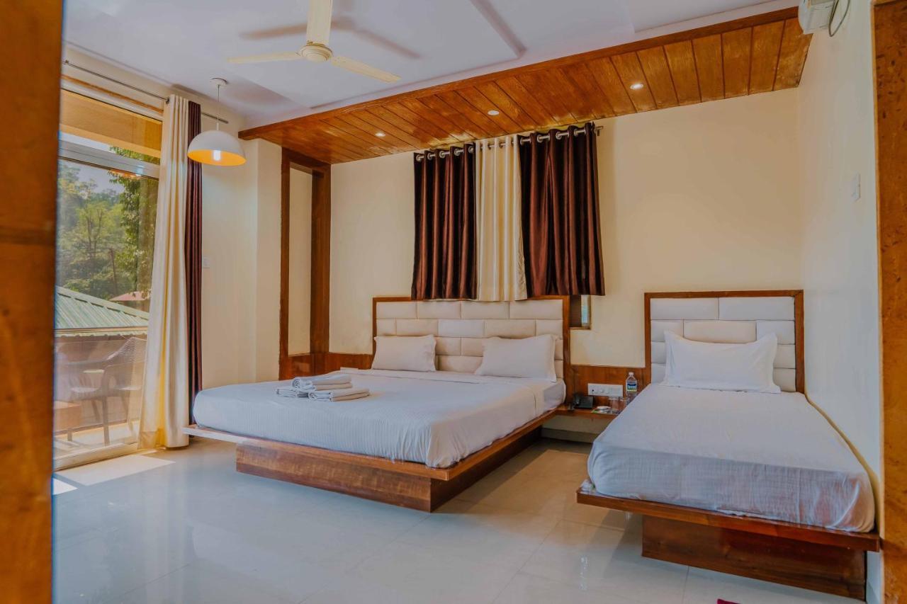 فندق ماهاباليشوارفي  The Oak Woods المظهر الخارجي الصورة
