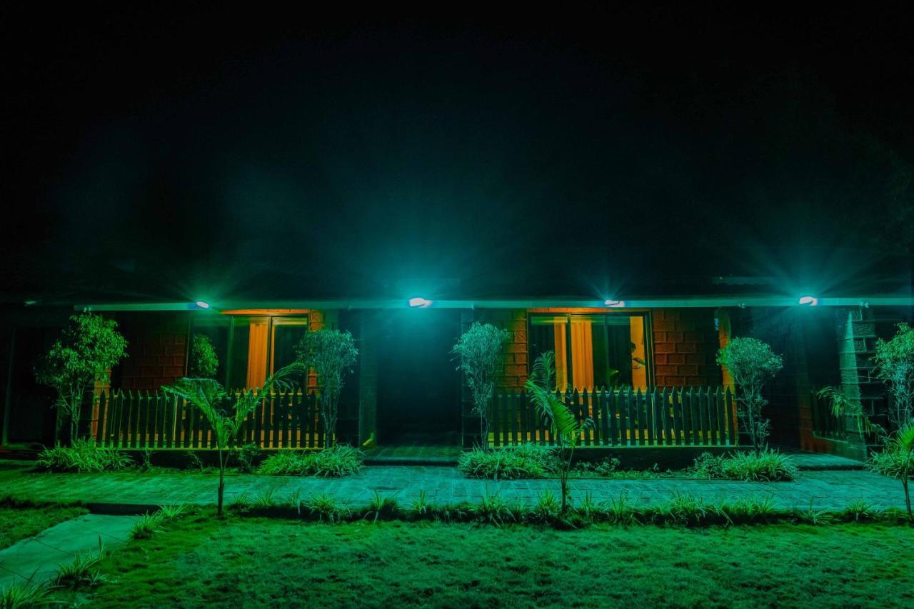 فندق ماهاباليشوارفي  The Oak Woods المظهر الخارجي الصورة