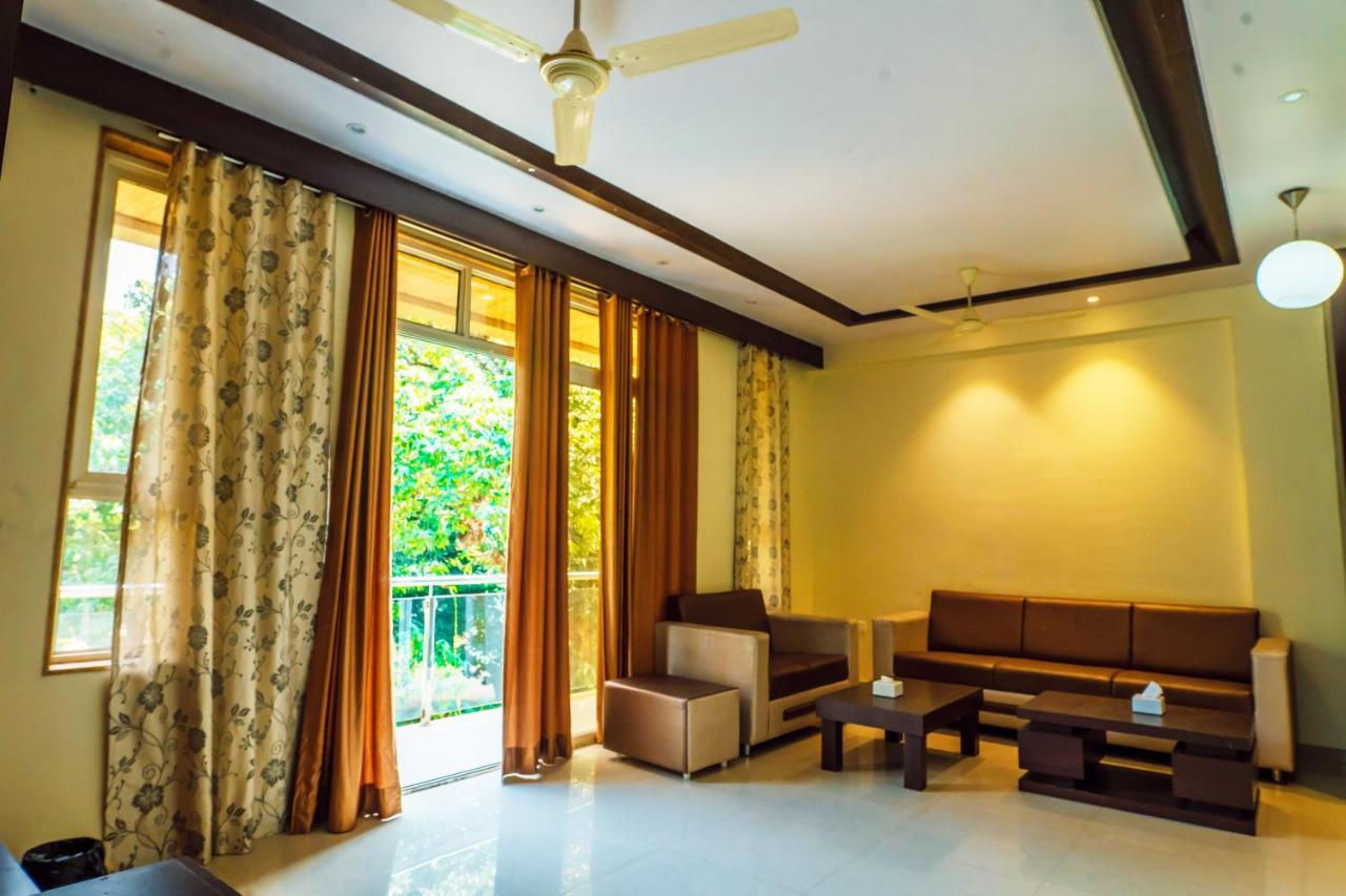 فندق ماهاباليشوارفي  The Oak Woods المظهر الخارجي الصورة