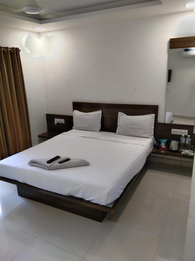 فندق ماهاباليشوارفي  The Oak Woods المظهر الخارجي الصورة